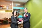 왼쪽 부터 동천요양원 이혜순 원장, 한국정책금융공사 유재한 사장