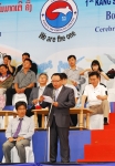 한국교민을 대표해 라오스한인회 권혁창 회장이 참가 선수들을 격려했다. 바로 왼쪽에 앉아 있는 사람이 이번 대회를 주최한 '강스(Kang's) 태권도센터'