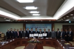 CJ와 경기도 관계자들이 7일 오전 경기도청에서 CJ제일제당 광교 통합 R&D 센터 설립을 위한 MOU를 체결했다.