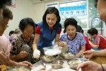 신한은행, 말복 맞아 신내동 소외계층 300명과 삼계탕 점심 나눔행사 실시