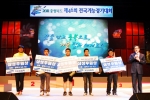 삼성전자가 지난 8월 30일부터 9월 5일까지 청주에서 열린「제46회 전국기능경기대회」를 주후원사의 자격으로 후원했다.
삼성전자 생산기술연구소 송지오 고문(맨 오른쪽)이 삼성후원