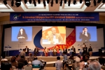 2011 서울 제 8회 국제장애인기능올림픽대회 국제심포지엄에서 김형식 좌장 (유엔장애인권리위원, 중앙화면)이 포럼 참가자들에게 인사말을 하고 있다.