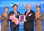 10월 12일(수) 서울 소공동 롯데호텔에서 아시아나항공 한창수 관리본부장(왼쪽에서 2번째)과 존 프레스트보(John. Prestbo) 다우존스대표(Chairman of Dowjo