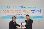 TBN한국교통방송 권영원 방송본부장(左)과 소방방재청 방기성 차장