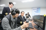 대한항공이 10월22일 성남공항에서 열린 '서울 국제항공우주 및 방위산업전시회 2011' 행사장에서 '플라이트 시뮬레이션 대회'를 열었다. 올해