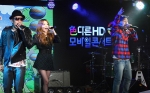 삼성전자가 갤럭시SⅡ HD의 출시를 기념하며 개최한 ‘색(色)다른 HD 모바일 콘서트’에서 가수 겸 배우 탁재훈의 진행과 마이티마우스, 김조한, 진보라, 브라운 아이드 걸스, 자우