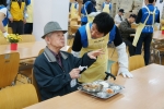한국NI 직원들의 '사랑의 밥퍼' 봉사활동 모습