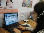 서울영어교육박람회 화상영어 부분에 단독 출품된 업계 최대 1:1 화상영어 교육프로그램 인글리쉬를 직접 체험하고 있다.