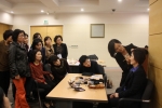 18일 성동구에 있는 우체국 서비스아카데미에서 열린 ‘4050세대들을 위한 고객만족 특별교육’에서 우체국 창구에 근무하는 40대 이상 여직원들이 강사로부터 고객에게 호감을 주는 화