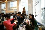 소니코리아(대표 이토키 기미히로, www.sony.co.kr)는 12월 7일 수요일, 연말연시를 맞이하여 ‘아름다운가게와 함께하는 소니코리아 송년 나눔 바자회’를 개최하였다.