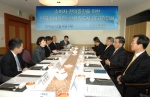 한국소비자원(원장 김영신, www.kca.go.kr)은 신용카드 사용 소비자의 권익 증진을 위한 상호 협력방안을 논의하기 위하여 신용카드사 CEO와 간담회를 12월 8일 개최했다.