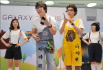 지난 9일 '아이스크림 샌드위치 팝업스토어'에서 열린 '갤럭시 넥서스와 함께하는 사마귀 유치원' 공연에서 멤버들이 열연하는 모습
