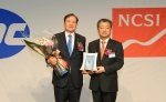 BC카드는 2011년 국가고객만족도(NCSI) 신용카드 부문 1위를 수상하였다. 20일 신라호텔에서 열린 시상식에서 4년 연속 1위를 차지한 BC카드의 이종호 대표(좌측)와 한국생