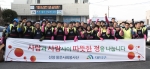 선양맑은사회봉사단(단장 안신자)이 사랑의 연탄배달과 쌀나눔 봉사활동을 펼쳐 어려운 이웃들에게 훈훈한 사랑을 전했다.