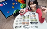 LG전자가 내년 1분기 출시할 시네마 3D 안경 3종을 공개했다. 내년 선보일 3D 안경은 더 가벼워지고 착용감이 좋아진 게 특징이다. 디자인도 깔끔하면서도 고급스러워졌다. 왼쪽부