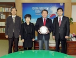 염홍철 대전시장, 평생교육진흥 공로 감사패 받아