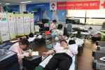 현대그린푸드는 3일 시무식을 마친 뒤 본사 임직원 200명이 참여한 가운데 ‘사랑의 헌혈’ 행사를 가졌다.