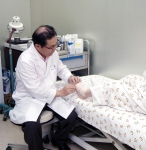 겨울철 노인 낙상, 올바른 재활요양으로 후유증 예방해야