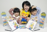 삼성전자가 뽀로로 디자인과 관련 콘텐츠가 담긴 뽀로로 넷북을 선보였다. 사진은 서초동 삼성전자 홍보관 딜라이트에서 삼성전자 모델이 뽀로로 넷북을 소개하는 모습.