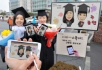 삼성전자는 졸업•입학 시즌을 맞아 2월 22일부터 3월 2일까지 국민대, 성신여대, 연세대, 한양대 등에서 '갤럭시 노트 스튜디오'를 운영해 갤럭시 노트를 이용한