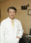 불룩한 눈 밑 지방이 얼굴 나이 더한다
