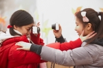 삼성전자가 개최한 '인사이트(insight)'전에 전시된 한빛 맹학교 학생들의 작품사진