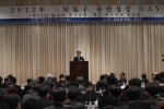 삼성전자 최지성 부회장이 8일 수원 호텔캐슬에서 열린 '2012년 협성회 동반성장DAY'에서 협성회 회원사들에게 격려사를 하고 있다.