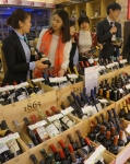 현대백화점 천호점은 9일 2012년 첫 와인페어를 진행하고 11일까지 6개 와인브랜드, 550종의 와인을 30~50% 할인 판매한다.