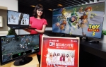 LG전자 모델이 LG 시네마3D TV/모니터/노트북으로 3D 애니메이션/게임/교육 등 다양한 3D 콘텐츠를 선보이고 있다.