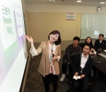 15일 SK텔레콤 사옥에서 MVNO 고객센터 직원들이 ‘효과적 고객 응대 방안’을 주제로 고객 서비스 관련 전문 교육을 받고 있다.