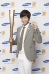 2012년 런던올림픽 무선통신 분야와 성화봉송의 공식 후원사인 삼성전자가 20일 가수 겸 배우 이승기 씨를 2012년 런던올림픽 성화봉송 주자로 선정했다.
(배우 겸 가수 이승기 