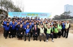 '세계 물의 날' 기념 행사에 참석한 삼성전자 이기학 환경안전센터장(맨 앞줄 왼쪽 두번째), 염태영 수원시장(맨 앞줄 왼쪽 세번째) 外