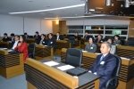 동명대학교의 제1기 국제최고경영자과정에서
수강자들이 진지한 자세로 강연을 접하고 있다.