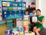 삼성전자의 모델들이 '삼성 앱스TV' 2주년을 맞아 인기있는 앱들을 소개하고 있다.