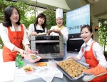 삼성전자가 23일 강남역에 위치한 레스토랑 '나무와'에서 푸드 스타일리스트 '더디쉬'를 초빙해 봄소풍에 어울리는 손쉬운 피크닉 요리를 직접 배우