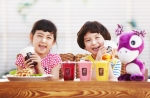 카페베네를 찾은 어린이들이 어린이메뉴인 초코 바나나 카푸치노(사진 왼쪽)와 코코퍼니(사진 오른쪽)를 마시며 즐거워하고 있다.