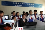 대한항공은 5월 4일 오전 중국 베이징 소재 교육 환경이 낙후된 홍싱 초등학교에 컴퓨터 70대를 기부하는 행사를 실시했다. 박인채 대한항공 중국지역 본부장(가운데)이 이날 새롭게 