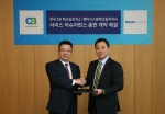 한국 CA 테크놀로지스 마이클 최 사장(오른쪽)과 펜타시스템테크놀러지 장종준 사장이 CA 테크놀로지스 서비스 어슈어런스 제품에 대한 총판 계약을 체결했다.
