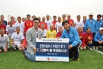 CJ제일제당 전립소(천하장사 이만기(좌))는 지난 19~20일 전남에서 열린 한중일 노인장수축구대회(전국장수축구진흥회 김길문 대회장)에 전립선 건강기능식품 전립소를 전달하고 후원식