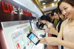 LG전자가 전략 스마트폰 ‘옵티머스 LTE Ⅱ’의 진가를 고객들이 느낄 수 있도록 ‘옵티머스 이동체험관’을 운영한다. 사진은 22일 서울 성북구 소재 고려대 캠퍼스에서 열린 �