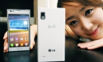 5월 출시 이후 선풍적 인기를 끌고 있는 LG전자 전략 스마트폰 '옵티머스 LTE Ⅱ'의 화이트 버전이 출시되었다. 모델이 ‘옵티머스 LTE Ⅱ 화이트’를 들고 