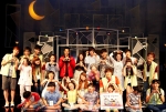 6월 2일, 뮤지컬 '루나틱' 공연이 끝난 후, 출연 배우들과 '옆자리를 드립니다'에 참여한 장애청소년, 고려대학교 학생들의 모습
