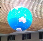 1층 로비 천정에 설치된 지름 2.5미터 LED Ball