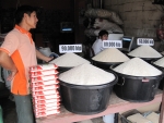 사진은 라오스 시장에서 판매되는 쌀 가격으로, 최신식 도정공장을 조성할 경우 성공 가능성이 매우 높을 것으로 전망된다.