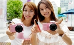 삼성전자가 NX1000 핑크 제품을 구매하고 삼성 스마트 카메라 홈페이지(www.samsungsmartcamera.com)에 제품 등록 후 신청 고객에게 바비브라운의 핑크 컬러 립