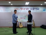 왼쪽부터 한국거래소 신승철 부장, 여수시 장애인 종합복지관 강석준 관장