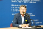박승호 포항시장이 제10회 아시아태평양도시서미트를 앞두고 24일 시청 브리핑룸에서 열린 기자회견에서 포항시 회의 개최과 관련해 설명을 하고 있다.