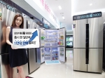 삼성전자가 지난달 선보인 지펠 T9000 냉장고가 출시 한 달 만에 1만 대 판매를 돌파하며, 프리미엄 냉장고 시장에서 기록적 판매량을 보이고 있다.  사진은 삼성전자 디지털프라자