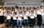 12일 보인 자르갈의 수술 성공을 기원하며 재단관계자 및 봉사자들이 ‘화이팅’을 외치고 있다. 앞줄 왼쪽부터 연세의료원 의료선교센터 안신기 소장, 영산조용기자선재단 김성혜 이사장,
