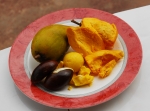 계란 노른자위를 닯았다고 해서 이름 붙여진 '달걀 과일(egg fruit)은 삶은 단호박처럼 단 맛이 특징이다. 라오스에서는 '막몬카이'로 부른다.